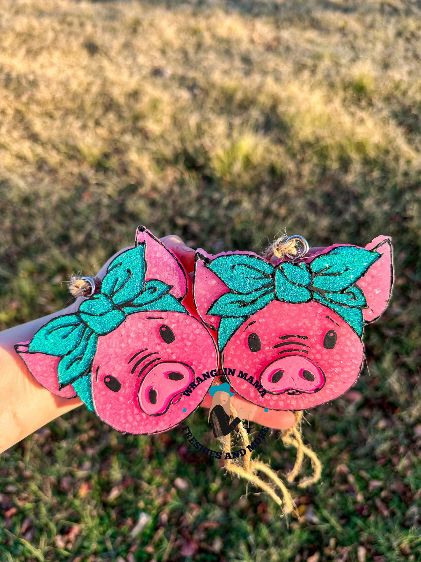 Pig w/bow